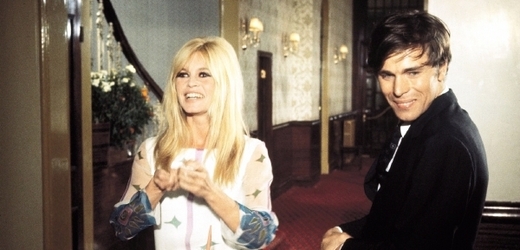 Brigitte Bardotová a Laurent Terzieff ve filmu La Coeur Joie z roku 1967.