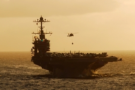 Írán "doporučil" letadlové lodi USA neplout zpět do Perského zálivu.