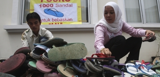 Iniciativa sbírá boty na protest proti příliš přísnému trestu pro nezletilého.
