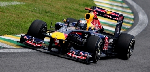 RB7, stroj na vítězství Red Bullu, vznikl podle šéfa Lotusu podvodem.