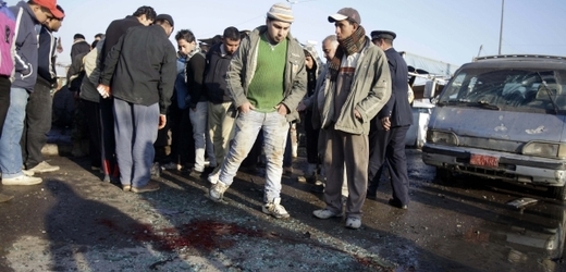 Zpravodaj Reuters viděl na místě kaluže krve.