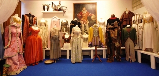 Fundus obsahuje kolekci více než 260 tisíc kostýmů, vlásenek a doplňků.
