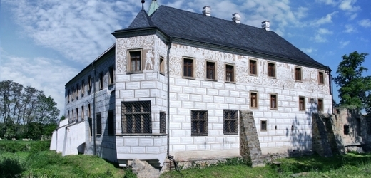 Rozhlas pozastavil prodej zámku v Přerově nad Labem. 