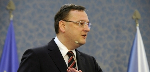 Premiér Petr Nečas se postavil proti snížení výdajových paušálů.