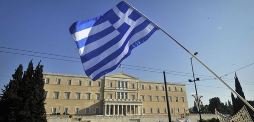 Řecká vláda chce předložit návrh zákona, který by mohl nerozmyšlené věřitele Řecka donutit k výměně státních dluhopisů.