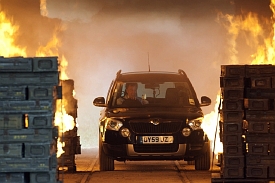 Křest ohněm vozu Škoda Yeti, jak si jej představují tvůrci motoristického magazínu Top Gear 2011.