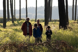 Filmem roku se na Cenách české filmové kritiky stal snímek Rodina je základ státu.