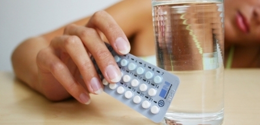 Menstruační bolesti zhorší ženám až osm let života.
