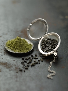 Zelený čaj je náročnější na přípravu.