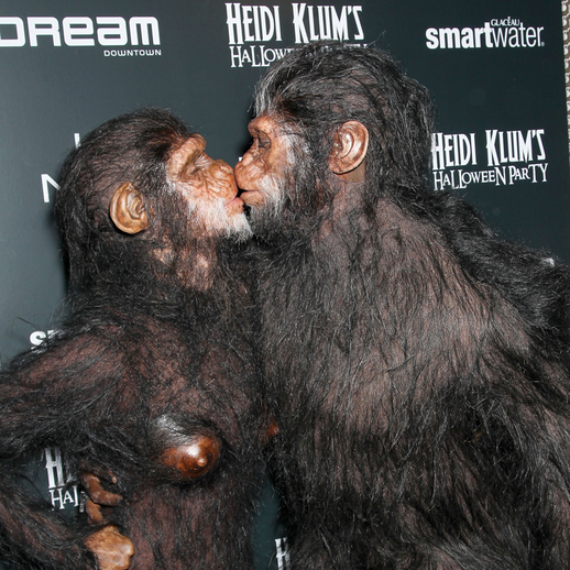 Planeta opic aneb láskyplný polibek Heidi a Seala o Halloweenu 2011.