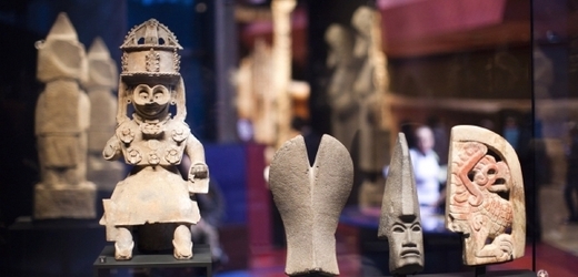 Mexické artefakty jsou v Paříži k vidění i jinde: na fotografii výstava v muzeu Quai Branly.
