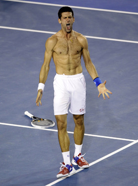 Novak Djokovič slaví triumf na Australian Open.