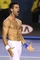Novak Djokovič v euforii po vítězném finále roztrhal a zahodil triko. 