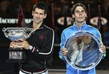 Aktéři finále Australian Open Novak Djokovič (vlevo) a Rafael Nadal se svými trofejemi.