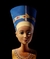 Netradiční královna Nefertiti.