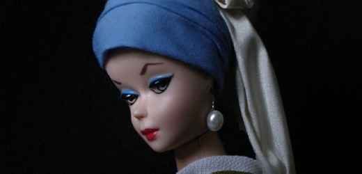 Barbie jako Dívka s perlou.