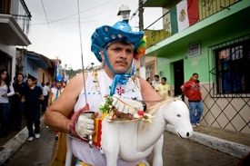 Účastník karnevalu ve Veracruzu by uvítal větší propagaci.