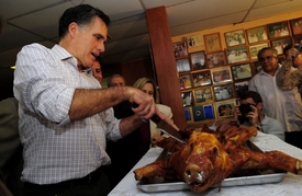 Romney porcuje pečené sele.