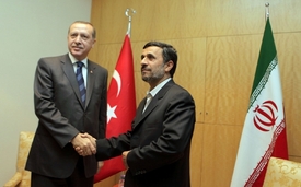 Turecký premiér Erdogan (vlevo) s íránským prezidentem Ahmadínežádem.