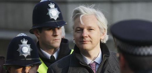 Britský Nejvyšší soud začal projednávat odvolání spoluzakladatele WikiLeaks Juliana Assange proti vydání do Švédska.