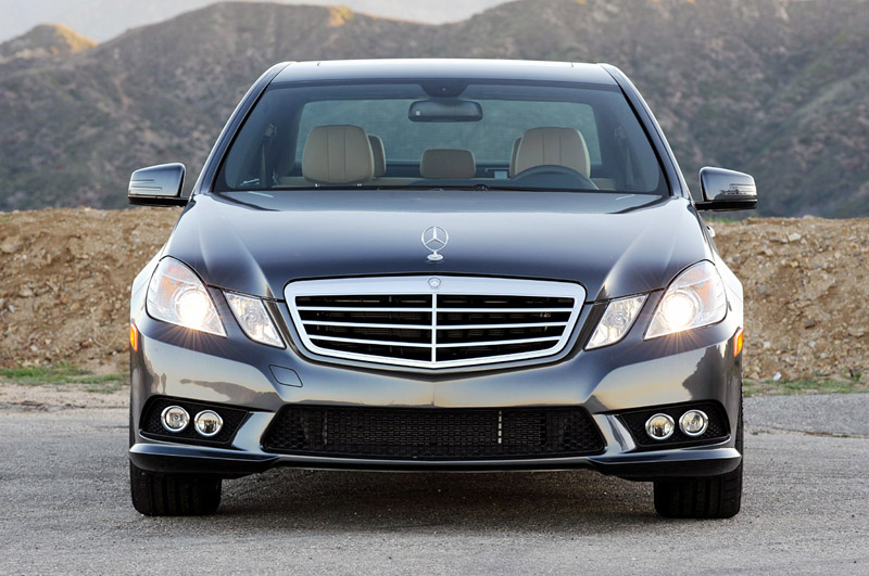 Mercedes Benz E-class nabízí kompletní nabídku vylepšených bezpečnostních prvků. (Foto: archiv)