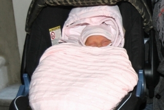 Novorozená Elena Emílie.