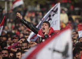 Ultras se nedávno přidali k 
revolucionářům, chtějí konec vojenské vlády.