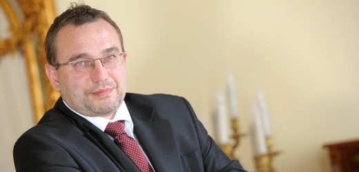 Ministr Dobeš kritizoval šéfku akreditační komise Dvořákovou.