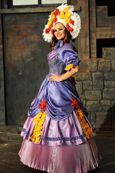 Zpěvačka má v muzikálu roli madam Thénardierové.