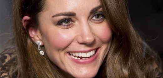 Vévodkyně Kate má důvod k úsměvu.