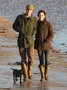 Kate s princem Williamem venčí nový přírůstek do rodiny.