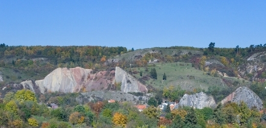 Lanovka by jezdila nad Prokopským a Dalejským údolím. 