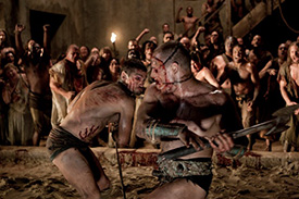Krvavé bojové scény nechybějí v žádném z dílů seriálu o Spartakovi.