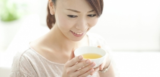 Zelený čaj má prý mnoho zdravotních přínosů, musí se ale správně připravit.