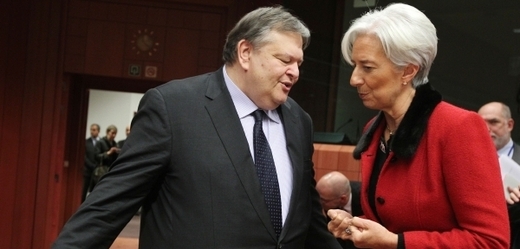 Řecký ministr financí Evangelos Venizelos rozpráví se šéfkou MMF Christine Lagardeovou.