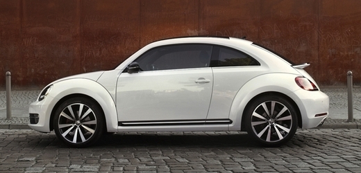 VW Beetle navázal exteriérem na původního Brouka.
