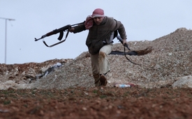 Bojovník opozice v Idlibu.