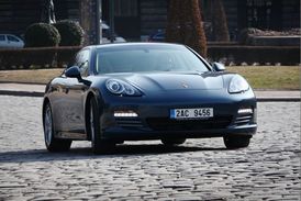 I Porsche Panamera vzbuzovalo zájem party zlodějů (ilustrační foto).