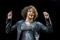 Whitney Houstonová v roce 2010, kdy v rámci celosvětového turné určeného k propagaci jejího nového alba nazvaného I Look To You vystupovala mimo jiné také v Německu. Snímek je z jejího koncertu ve stuttgartské Hanns-Martin-Schleyer Hall. (Foto: Profimedia)