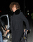 Jeden z posledních snímků Whitney Houstonové z 2. února letošního roku. Whitney odchází z restaurace v Beverly Hills s dcerou Bobbi Kristinou a exmanželem Bobbym Brownem, o kterém se tvrdí, že zpěvačku dohnal k drogám. (Foto: profimedia.cz)