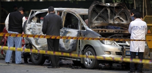 V Indii auto ambasády vybuchlo, v Gruzii bombu našli včas.