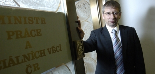 Ministr práce Jaromír Drábek je přesvědčen o tom, že smlouvy ohledně nových aplikací jsou v pořádku.
