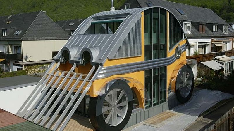 
Architekt našel při stavbě domu inspiraci u slavného vozu Volkswagen Brouk. 
