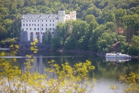 Na svém zámku Orlík už prý Schwarzenberg přislíbil vybudovat lapidárium.