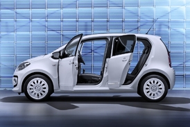 Spřízněný Volkswagen Up! se drží čtyřdveřové varianty.