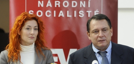 Předseda Národních socialistů - levice 21. století Jiří Paroubek a místopředsedkyně strany Tereza Holišíková.