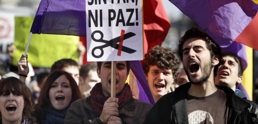 Španělé demonstrovali proti reformám a nezaměstnanosti.