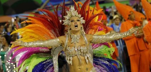 V Riu vrcholí karneval, narušila jej přestřelka.