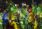Klání o letošní karnevalovou korunu bude pokračovat i v noci na úterý, kdy se představí zbylých šest škol samby.