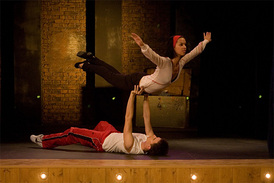 Radka Pavlovčinová a Dominik Turza jako studenti taneční akademie v seriálu První krok.